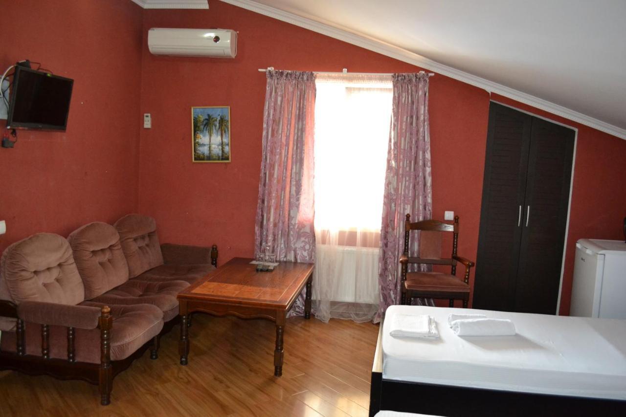 Hotel Isaka Tbilisi Bagian luar foto