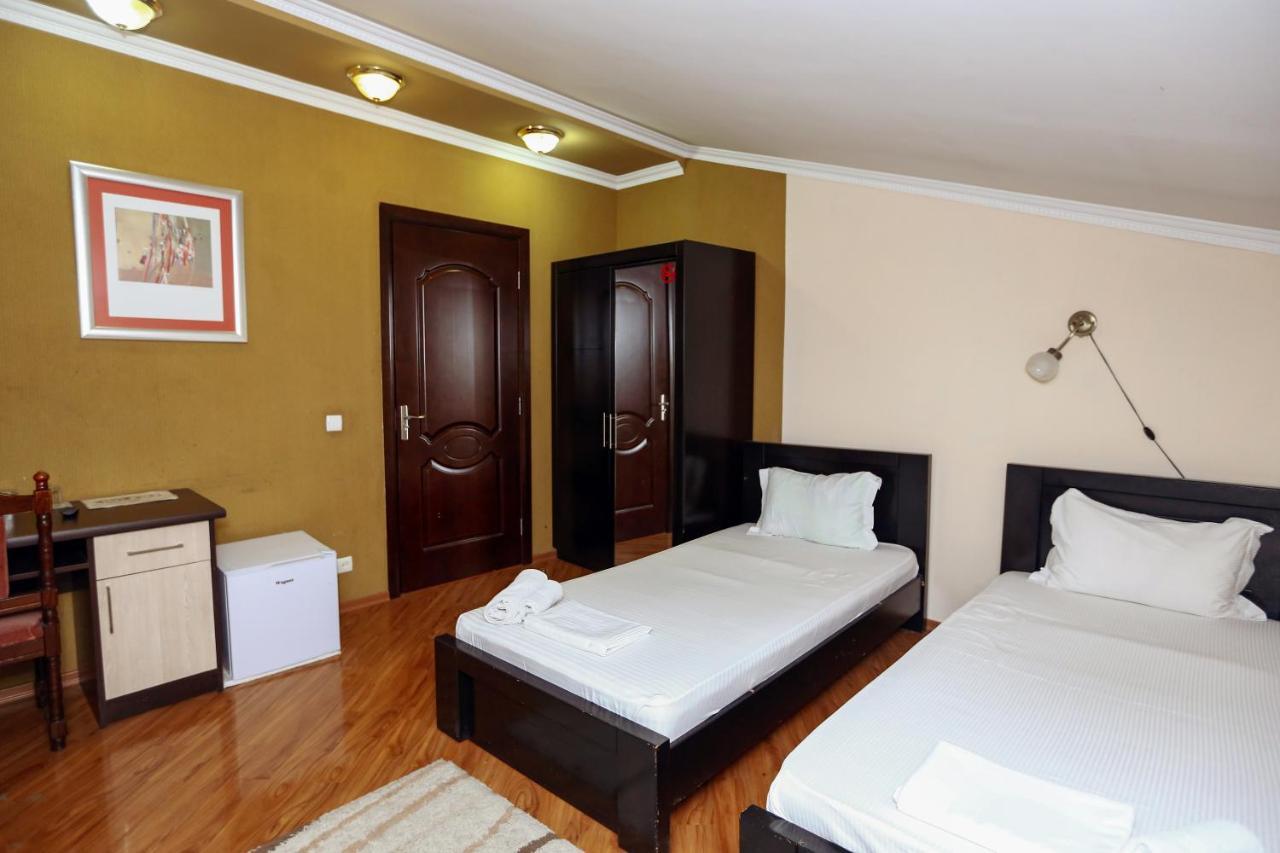 Hotel Isaka Tbilisi Bagian luar foto