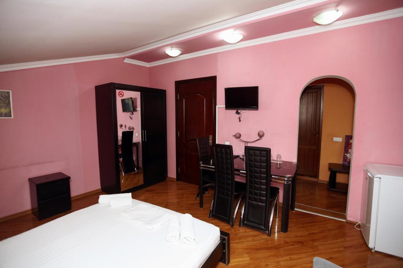 Hotel Isaka Tbilisi Bagian luar foto
