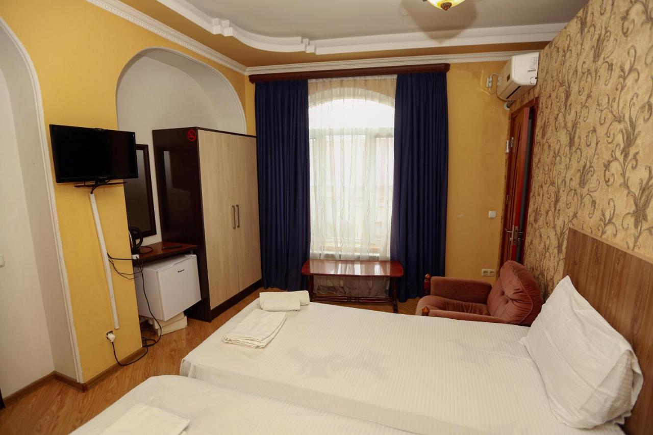 Hotel Isaka Tbilisi Bagian luar foto